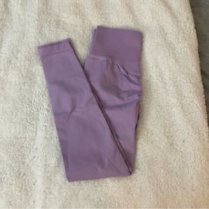 *SOLD* Light purple scrunch bum leggings